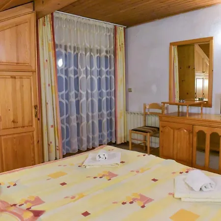 게스트하우스 Hadjipopov House 3*
